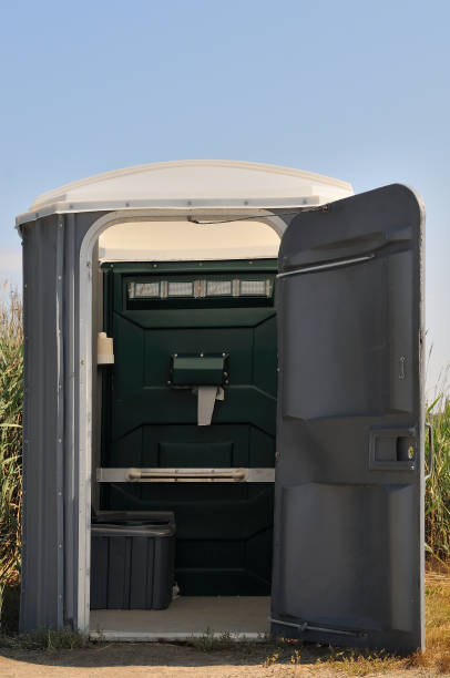 Best Portable restroom trailer rental  in Gibsonton, FL